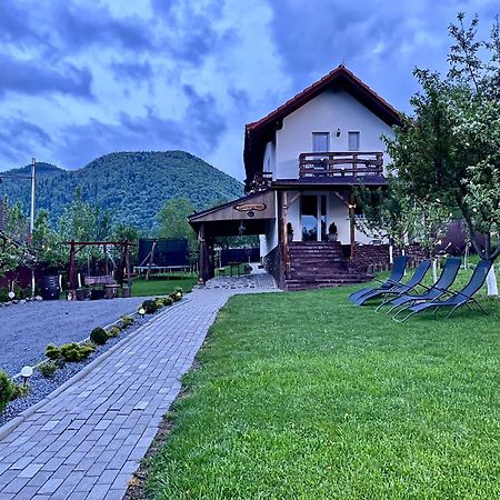 Casa De Sub Hora Villa Zărneşti Eksteriør bilde