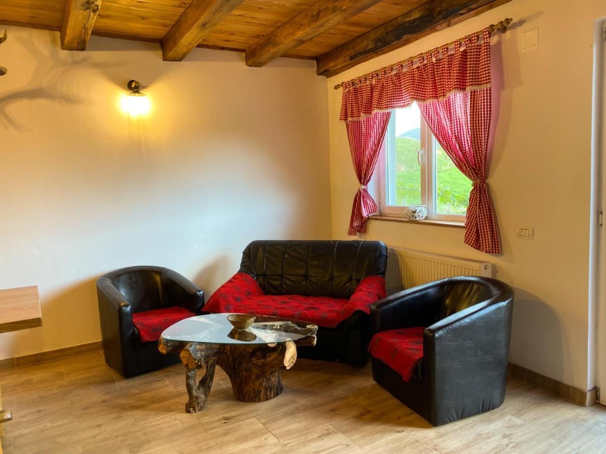 Casa De Sub Hora Villa Zărneşti Eksteriør bilde