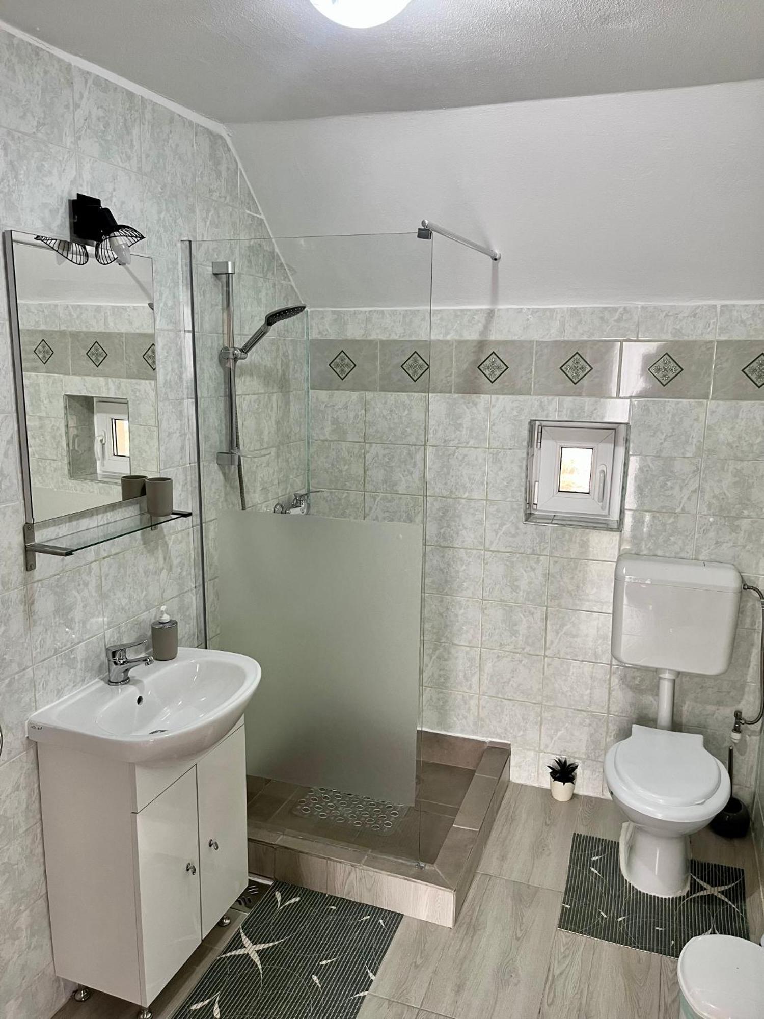 Casa De Sub Hora Villa Zărneşti Eksteriør bilde